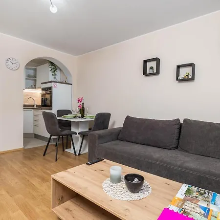 Amazing In With 3 Bedrooms And Wifi *