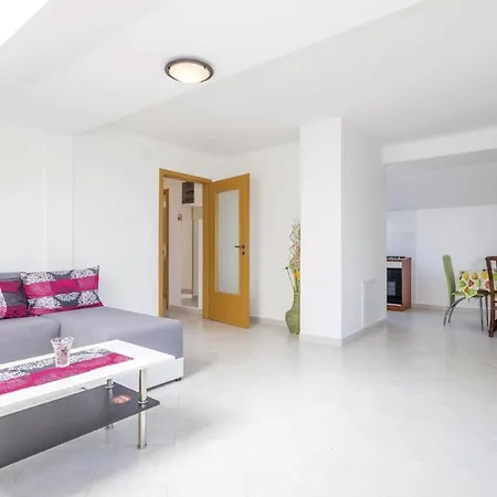 Amazing In With 3 Bedrooms And Wifi 公寓 马图利