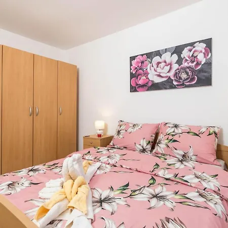 Amazing In With 3 Bedrooms And Wifi *