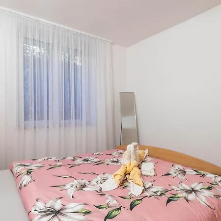 Amazing In With 3 Bedrooms And Wifi *